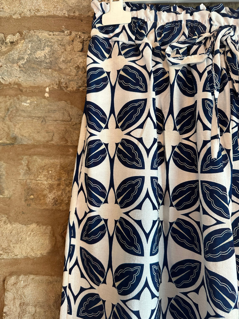 Navy Leaf