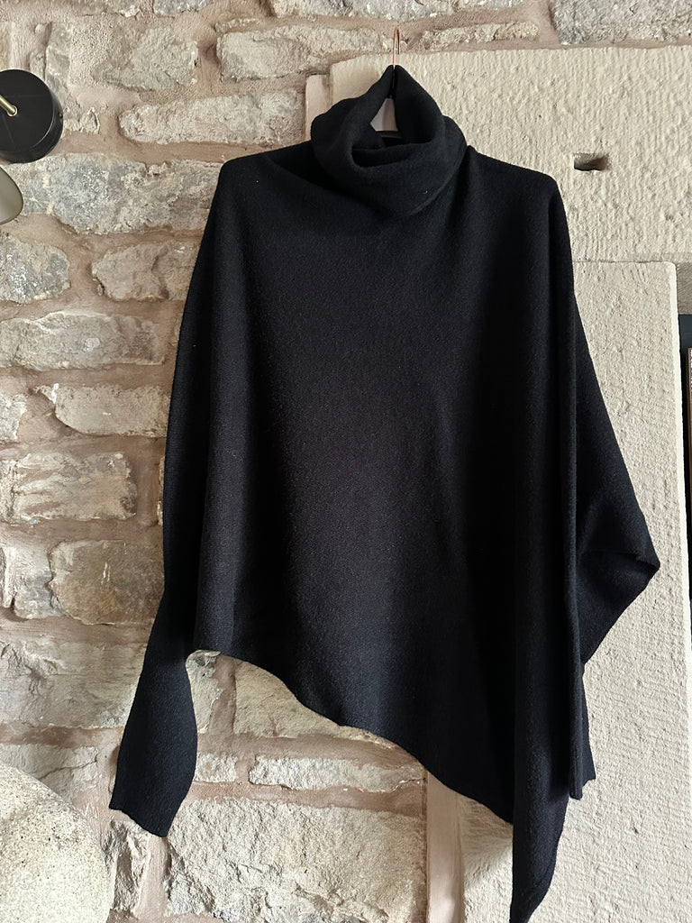 Anna Cowl Black