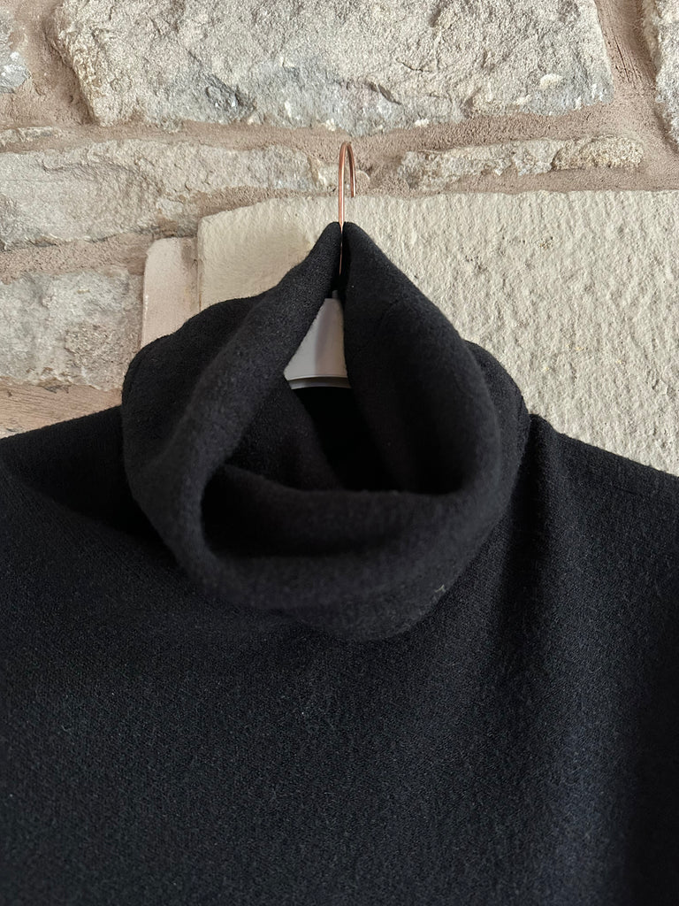 Anna Cowl Black
