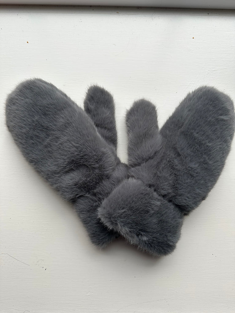 Grey Mitten