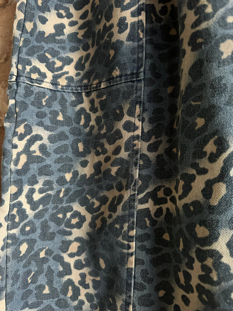 Leopard Jean